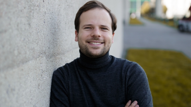 Wie Unternehmen das Cookieless Tracking angehen sollten - Tilman Harmeling ist Experte für Datenschutz beim Münchner Consent-Management-Plattform-Anbieter Usercentrics. Dort befasst er sich vor allem mit datengetriebenen Projekten rund um das Thema 'Consent based Marketing' - Quelle: Usercentrics